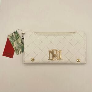 NWT Badgley Mischka White Bifold Clutch Wallet